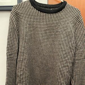 JCREW houndstooth sweater. Worn a few times.